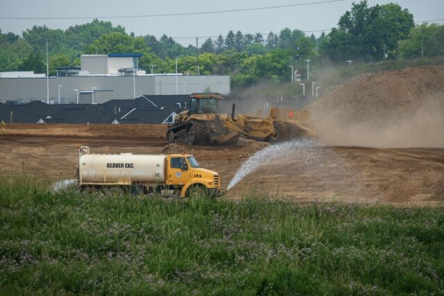 Cupa concasoare montată pe excavator: când înlocuiește un concasor mobil